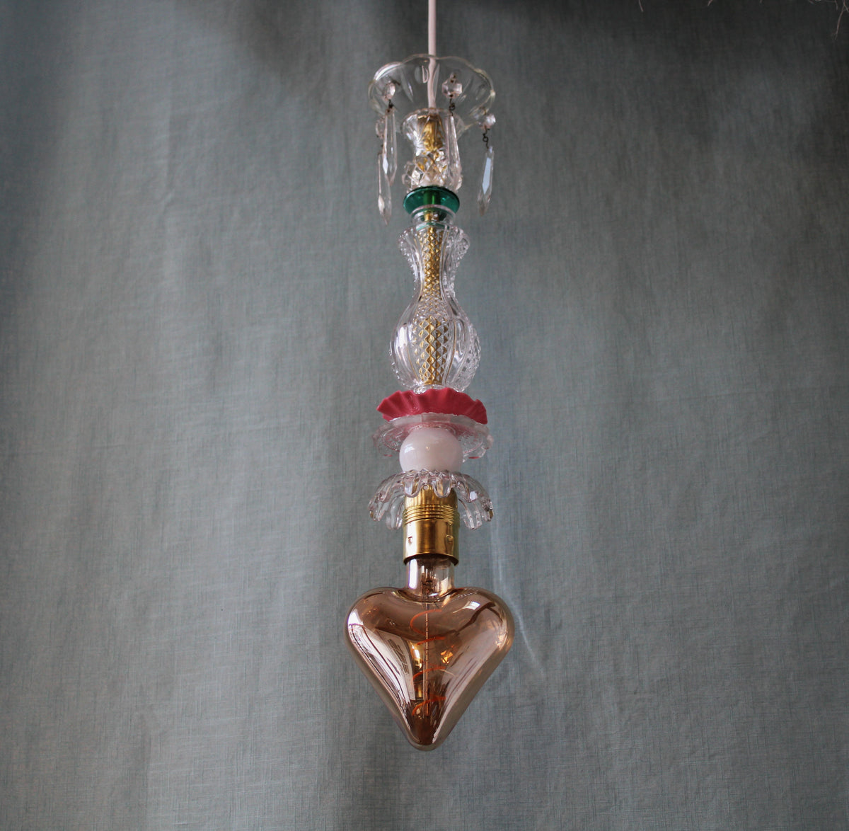 Suspension lustre "Jeanne" opaline et cristal vintage, série 2. Pièce unique.