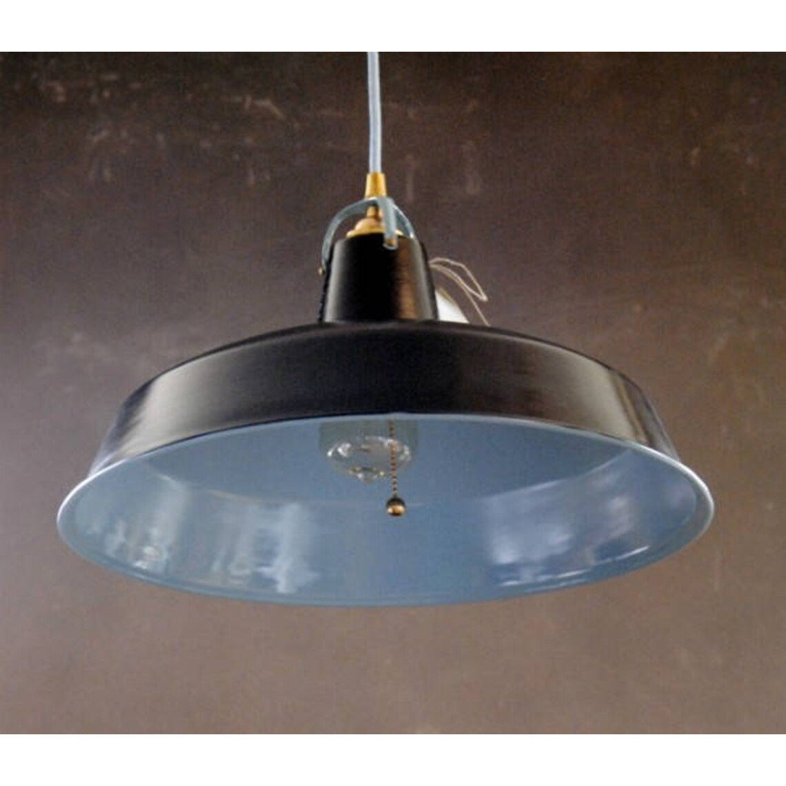Suspension industrielle: " Se prendre une gamelle". Pièce unique.