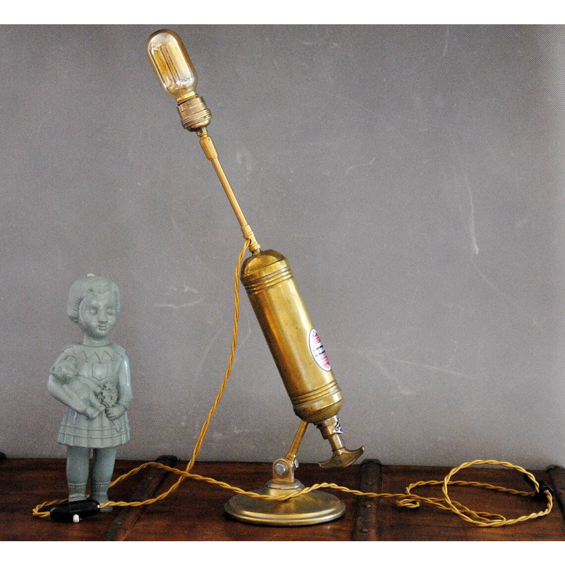 Lampe à poser steampunk : "Fly me to the moon". Pièce unique.