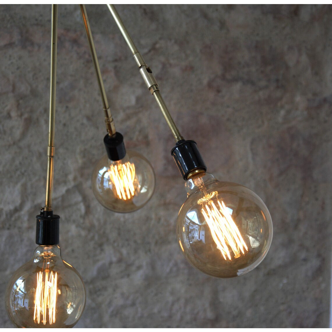 Suspension lumineuse, lustre ampoules, luminaire en laiton massif, lustre spoutnik, plafonnier, lampe verrerie, lustre fixation 4 branches.