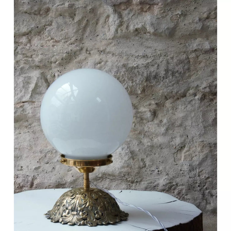 Lampe à poser Art deco, table or Desk Lamp Room Decor, Vintage Opaline Globe Bronze Lamp, Retro Victorian Lamp Decor with Bronze Foot