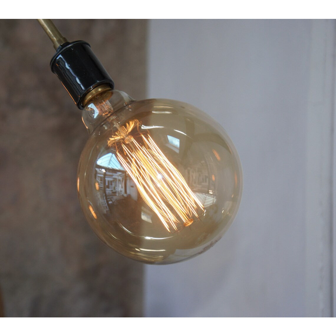 Suspension lumineuse, lustre ampoules, luminaire en laiton massif, lustre spoutnik, plafonnier, lampe verrerie, lustre fixation 4 branches.