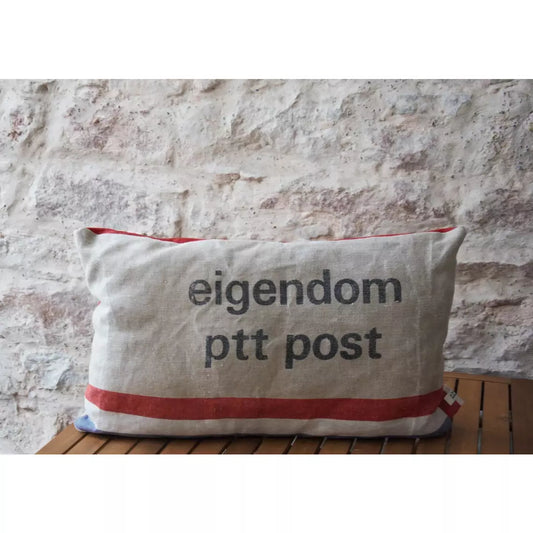 Coussin décoratif sac de la Poste néerlandaise et cuir, coussin industriel, coussin upcycling.