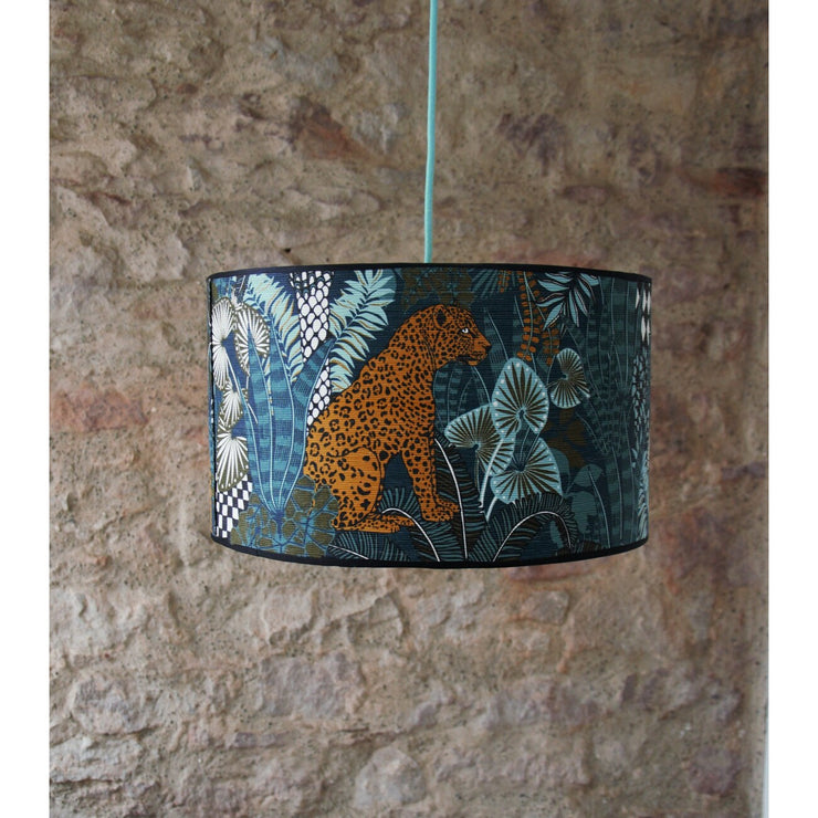 Suspension lampshade in non-woven wallpaper from the Casamance brand.