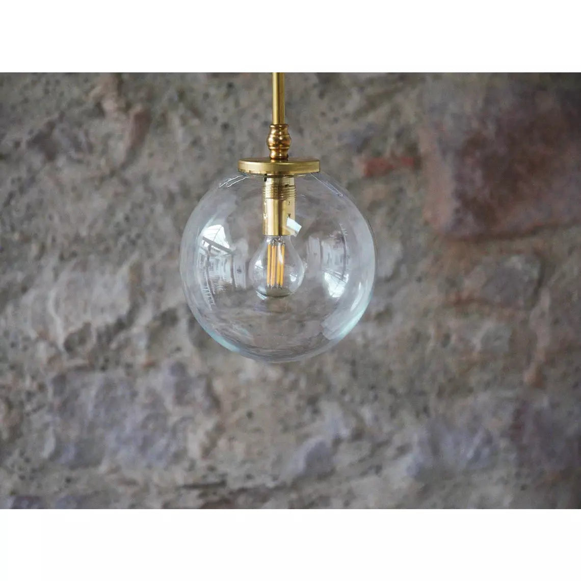 Suspension moderne "Bubble" en laiton et verre. Pièce unique.