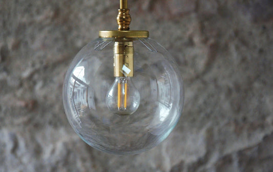 Suspension moderne "Bubble" 3 branches laiton et globes en verre. Pièce unique.