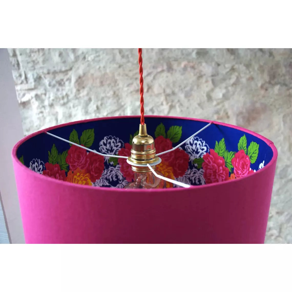 Suspension abat-jour "Boho style" double face : lin fushia et tissu fleuri.