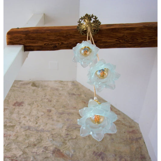 Suspension romantique aux 3 tulipes en pâte de verre .