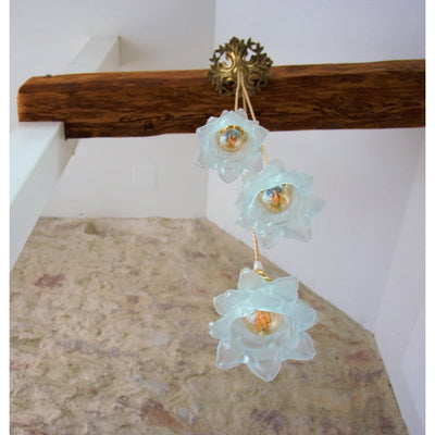 Romantic suspension with 3 tulips in glass paste.