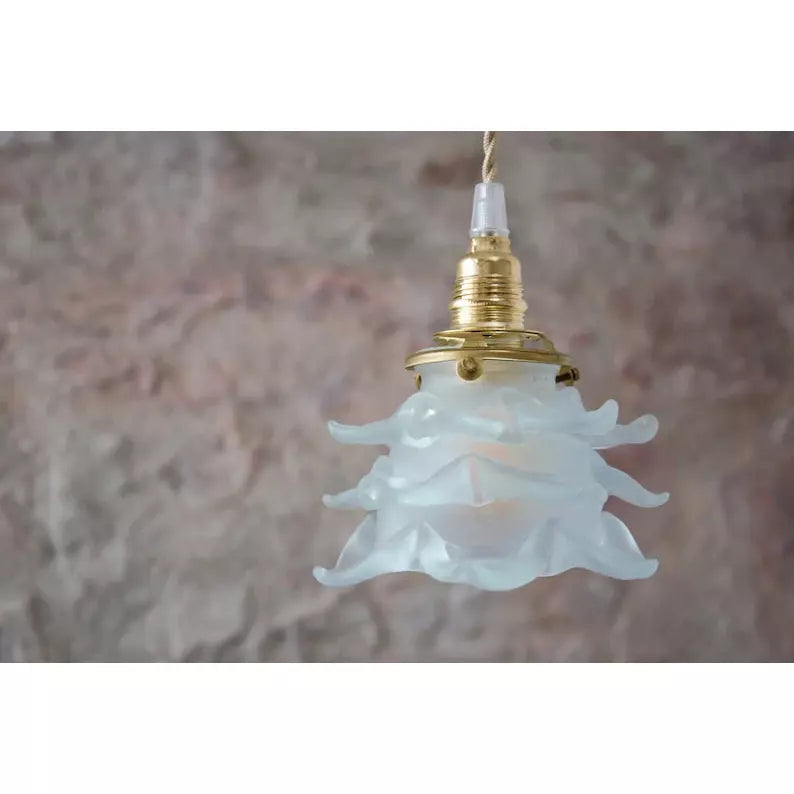 Suspension romantique aux 3 tulipes en pâte de verre .