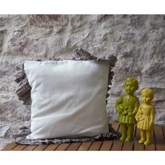 Coussin enfant lin blanc et liberty, coussin décoratif chambre d'enfant, pièce unique, coussin nouettes .