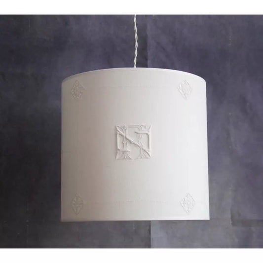 Abat-jour en fil de lin ancien All WHITE avec broderies et monogramme. - Letempsdesbelleschoses