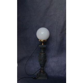 Lampe à poser balustre en bois patinée et opaline blanche. - Letempsdesbelleschoses
