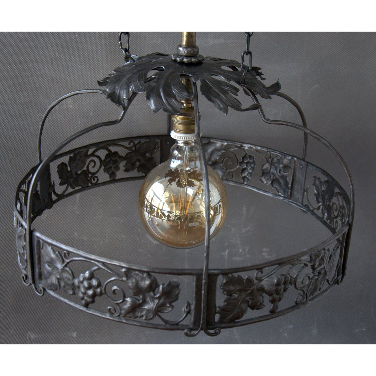 Lustre art déco monte et baisse, thème vigne. Pièce unique. - Letempsdesbelleschoses