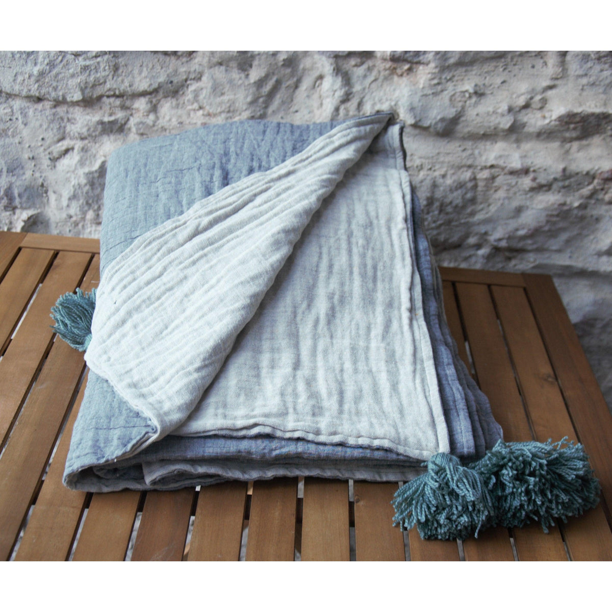 Plaid en mousseline de coton gris clair et blanc, couvre-lit en coton 100% bio extra doux. - Letempsdesbelleschoses