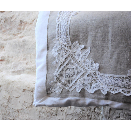 Courtepointe en lin naturel, broderies anciennes et coton à chevrons. Courtepointe shabby, chambre . - Letempsdesbelleschoses