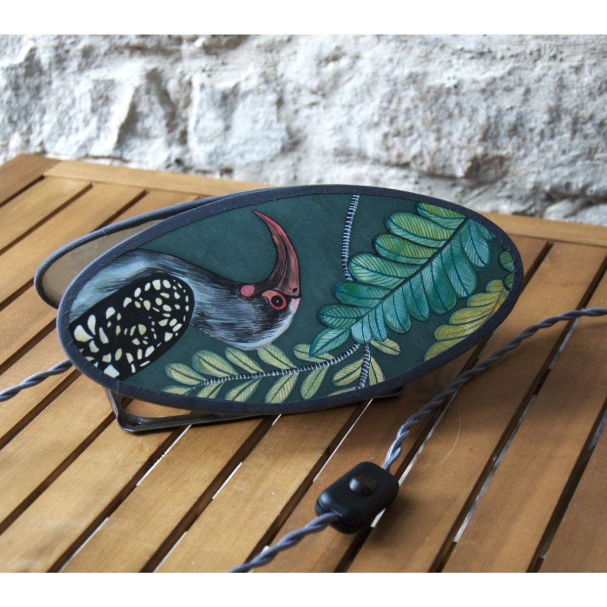 Applique murale ellipse papillon recouverte de papier peint animaux exotiques Cole and Son - Letempsdesbelleschoses