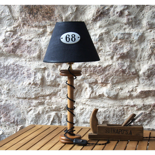 Lampe à poser bobine de fil en bois vintage, abat-jour lin noir. Pièce unique. - Letempsdesbelleschoses