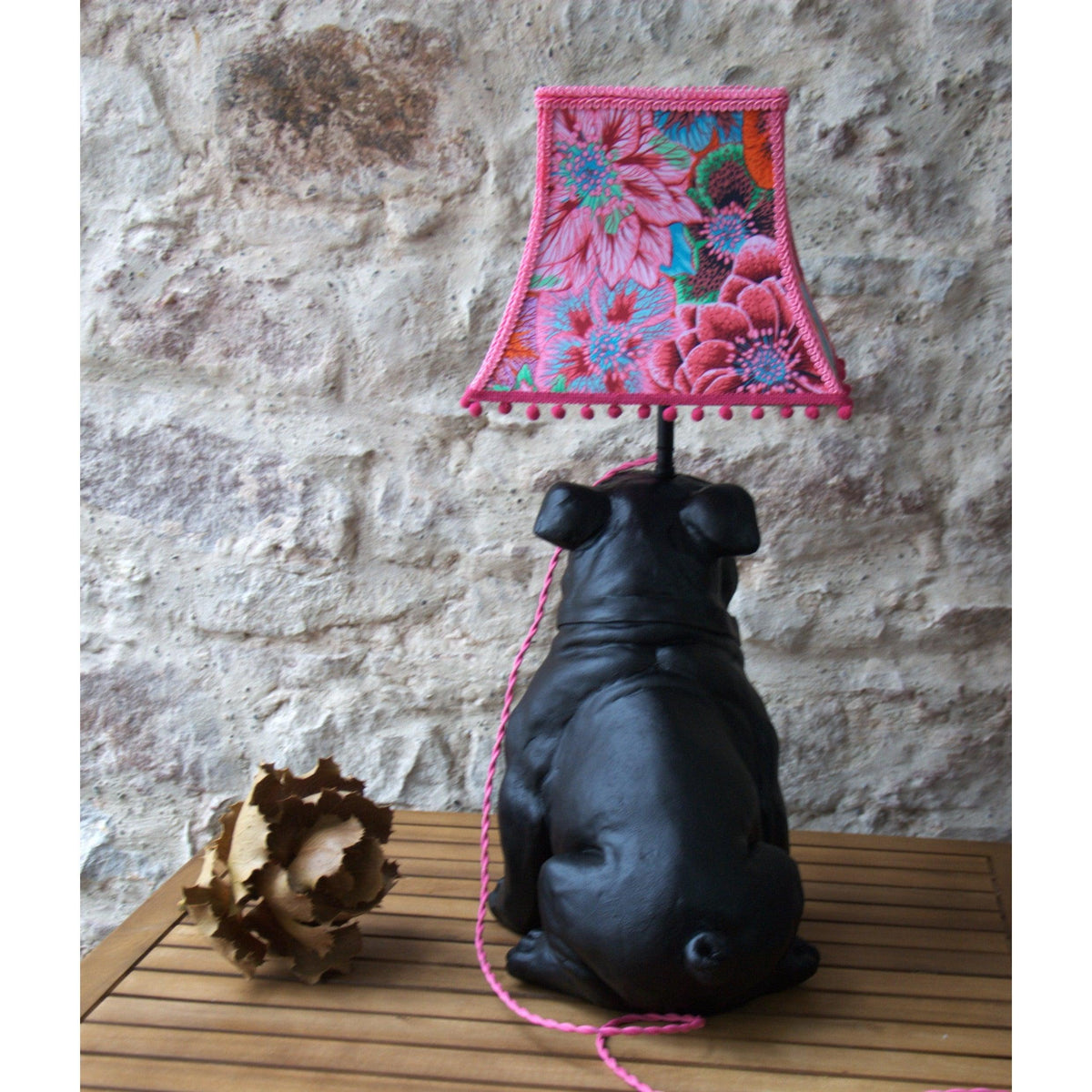 Lampe à poser Figaro, bouledogue anglais, abat-jour pagode tissu Kaffe Fassett Hellébores . - Letempsdesbelleschoses