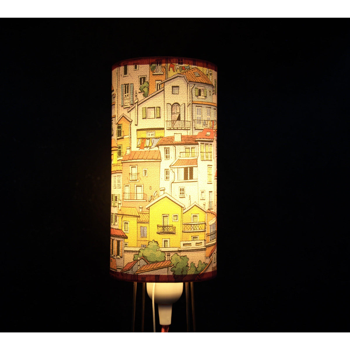 Lampe à poser abat jour , papier peint coloré abstrait, trépied cuivre. - Letempsdesbelleschoses