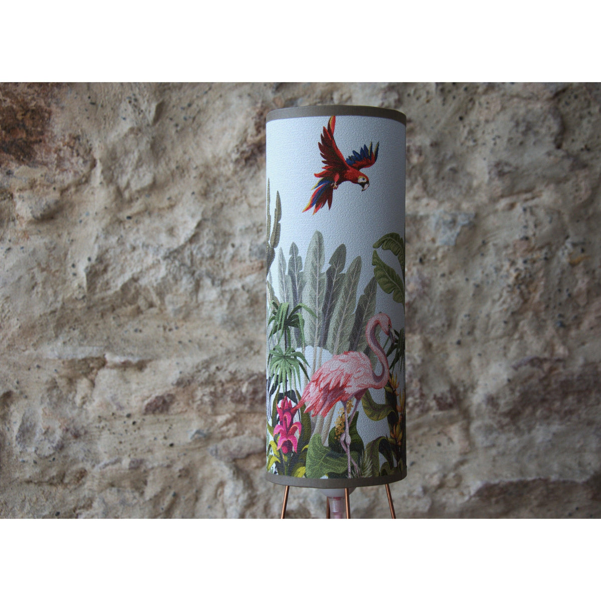 Lampe à poser enfants abat-jour papier peint jungle de chez Sigmurd Wallarts. - Letempsdesbelleschoses