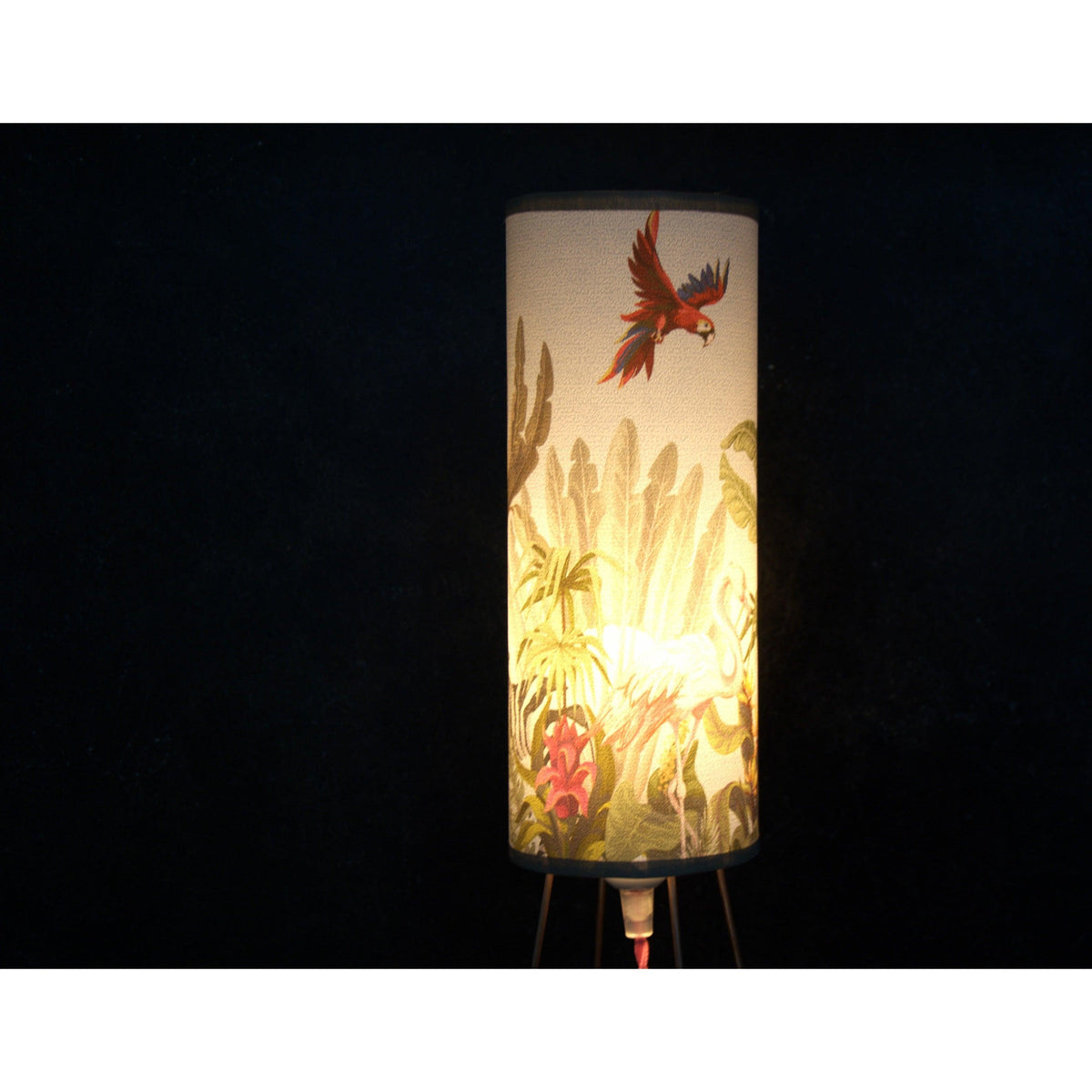 Lampe à poser enfants abat-jour papier peint jungle de chez Sigmurd Wallarts. - Letempsdesbelleschoses