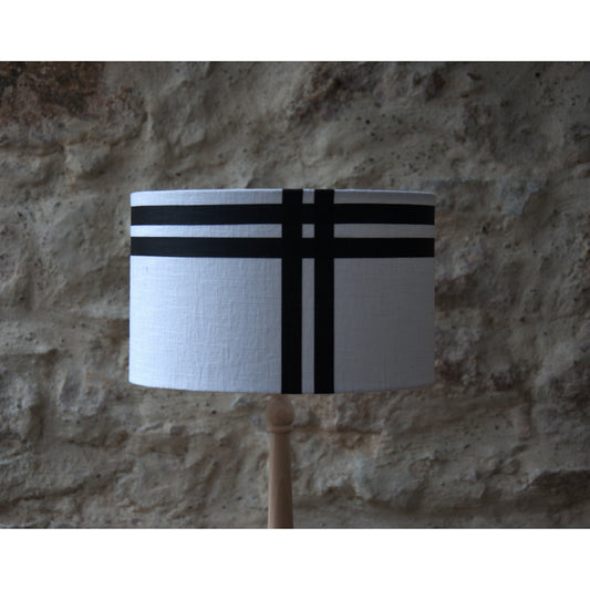 Abat-jour rond en lin, bordure noire.