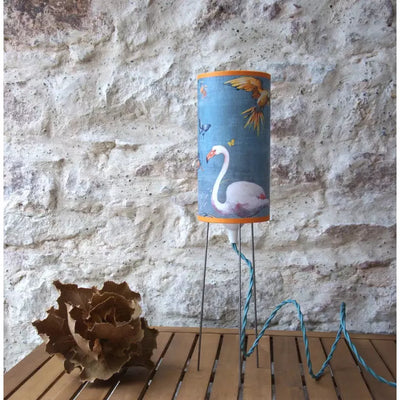 Petite lampe à poser sur trépied en métal , abat-jour papier peint chinoiserie fleurs et oiseaux. Pièce unique. - Letempsdesbelleschoses